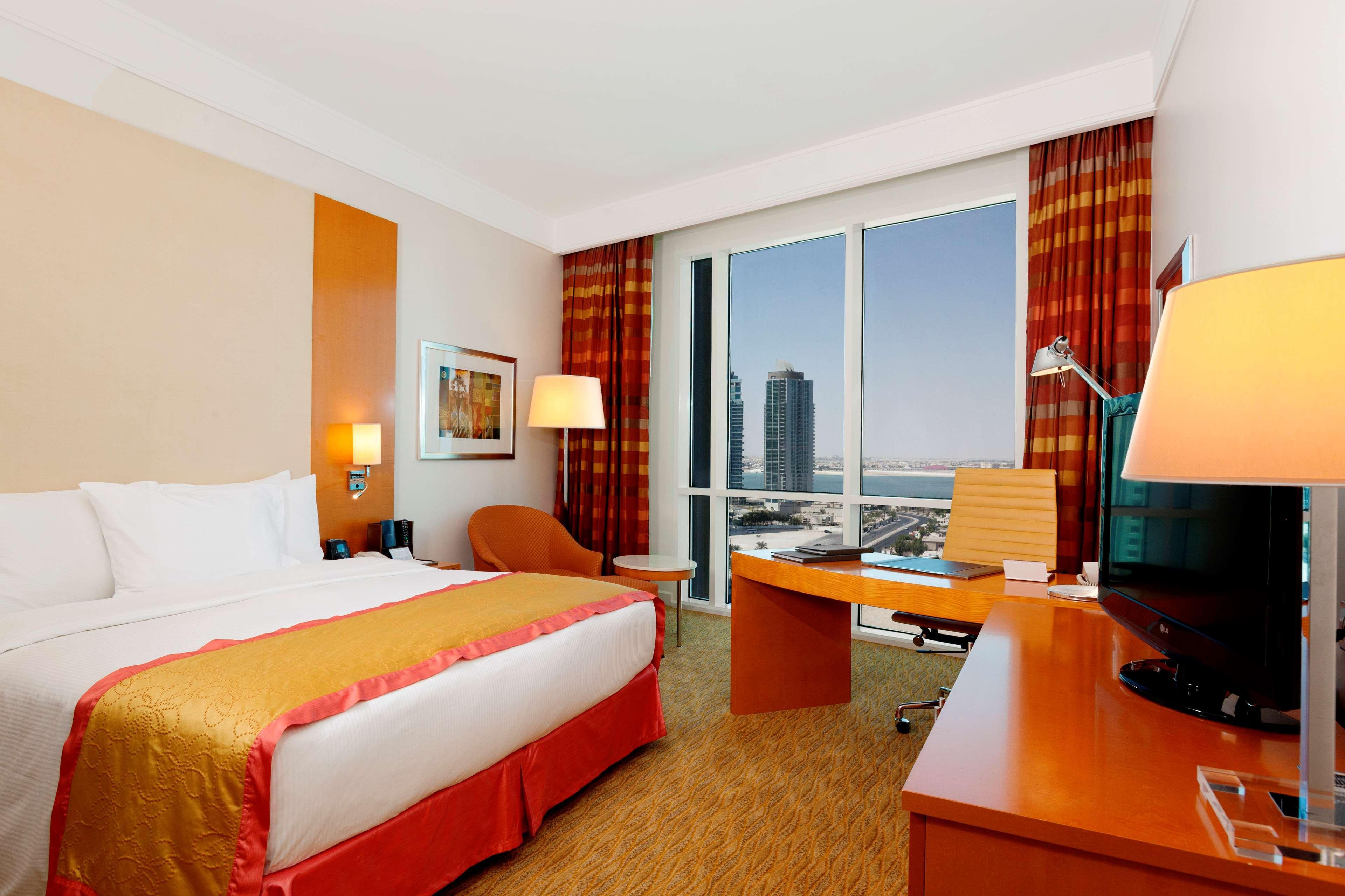Отель Hilton Доха Экстерьер фото A room at the hotel
