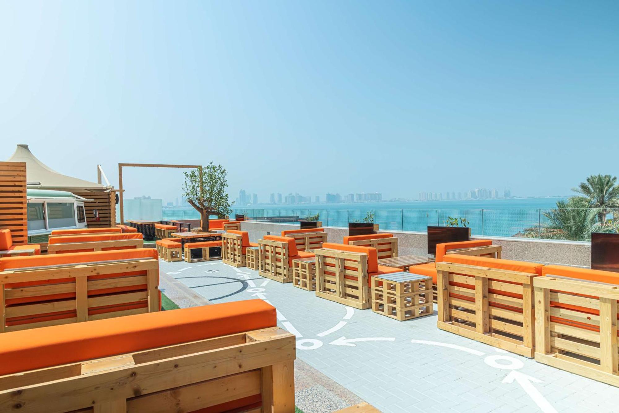 Отель Hilton Доха Экстерьер фото Sky Bar