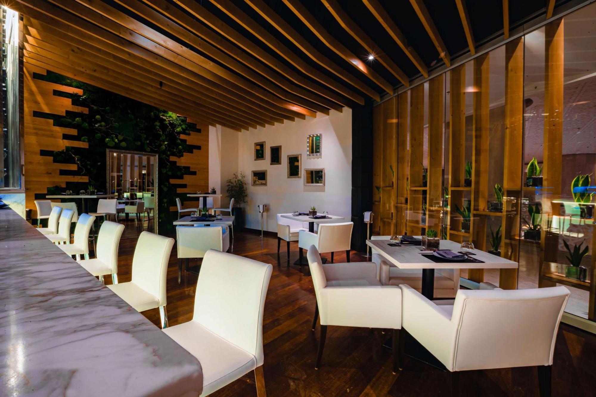 Отель Hilton Доха Экстерьер фото Restaurant