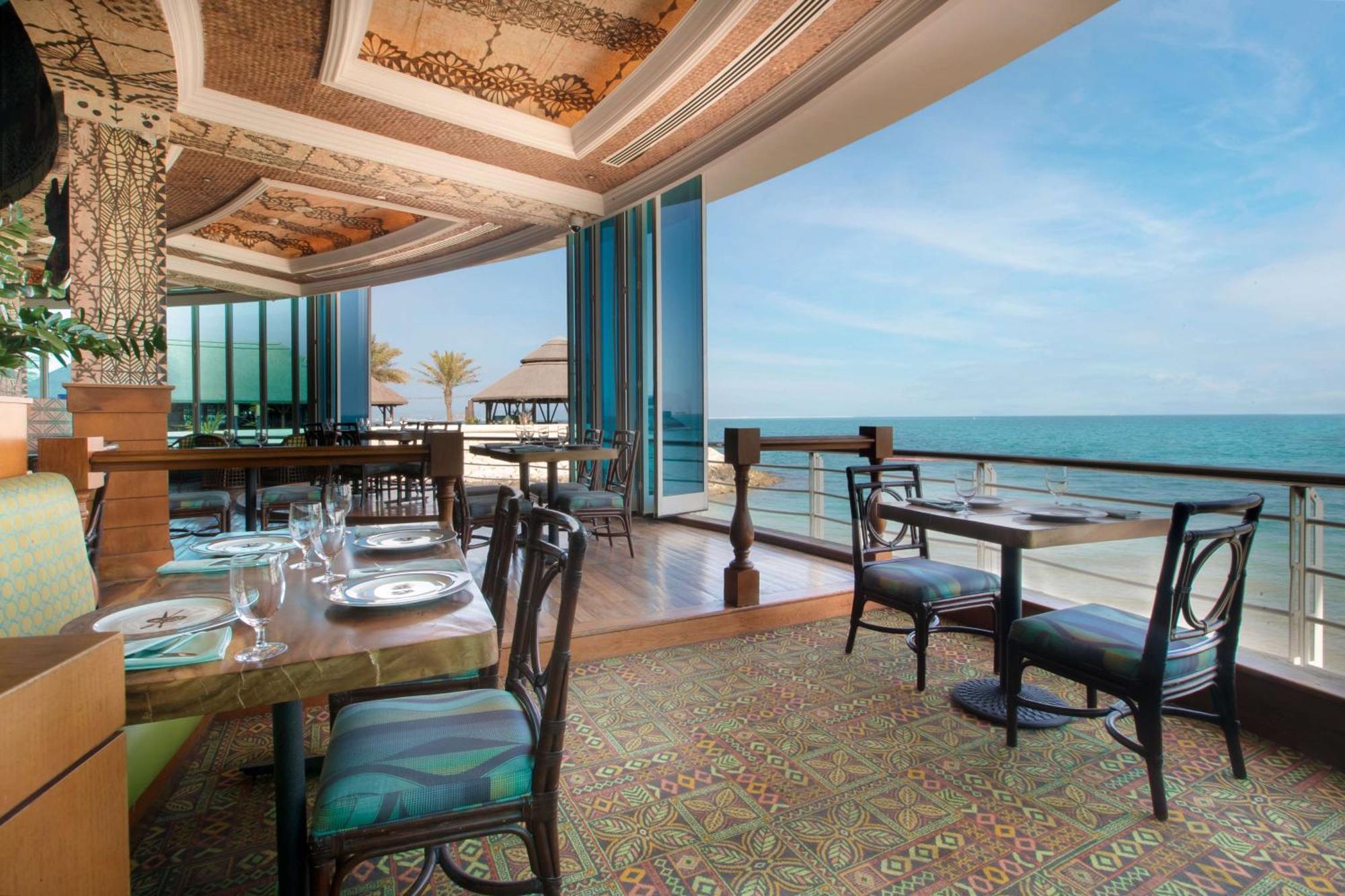 Отель Hilton Доха Экстерьер фото The Beach Restaurant