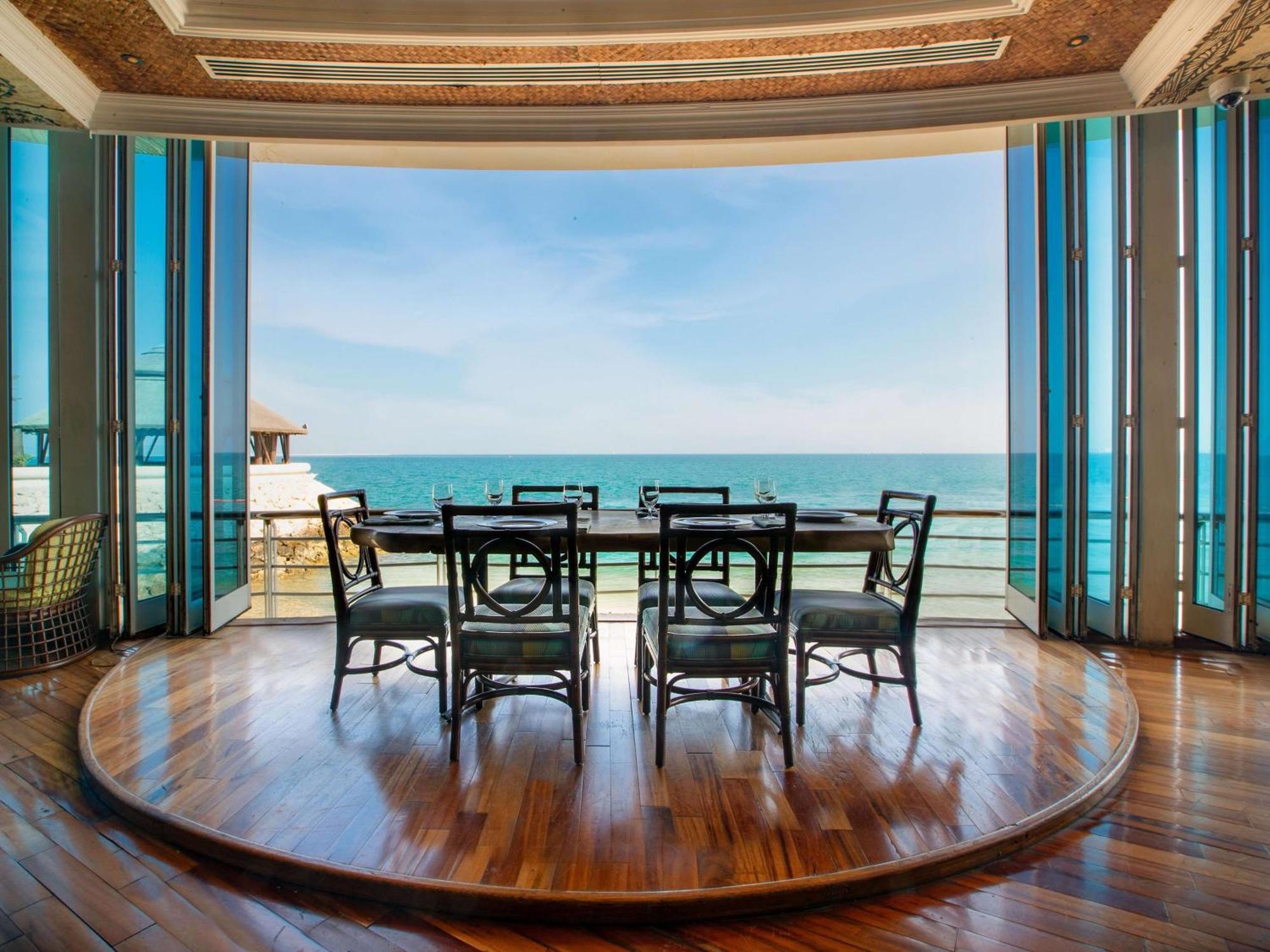 Отель Hilton Доха Экстерьер фото Dining room