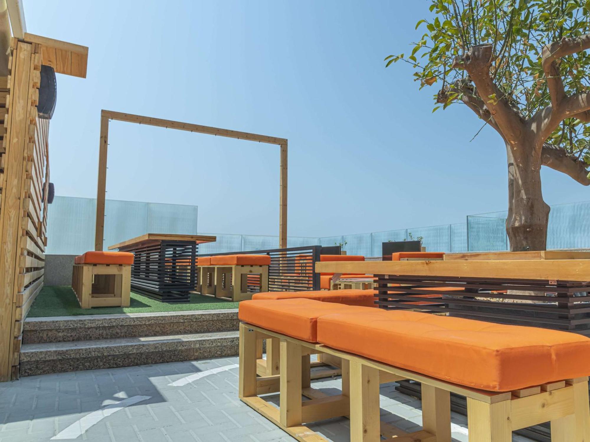 Отель Hilton Доха Экстерьер фото Sky Bar