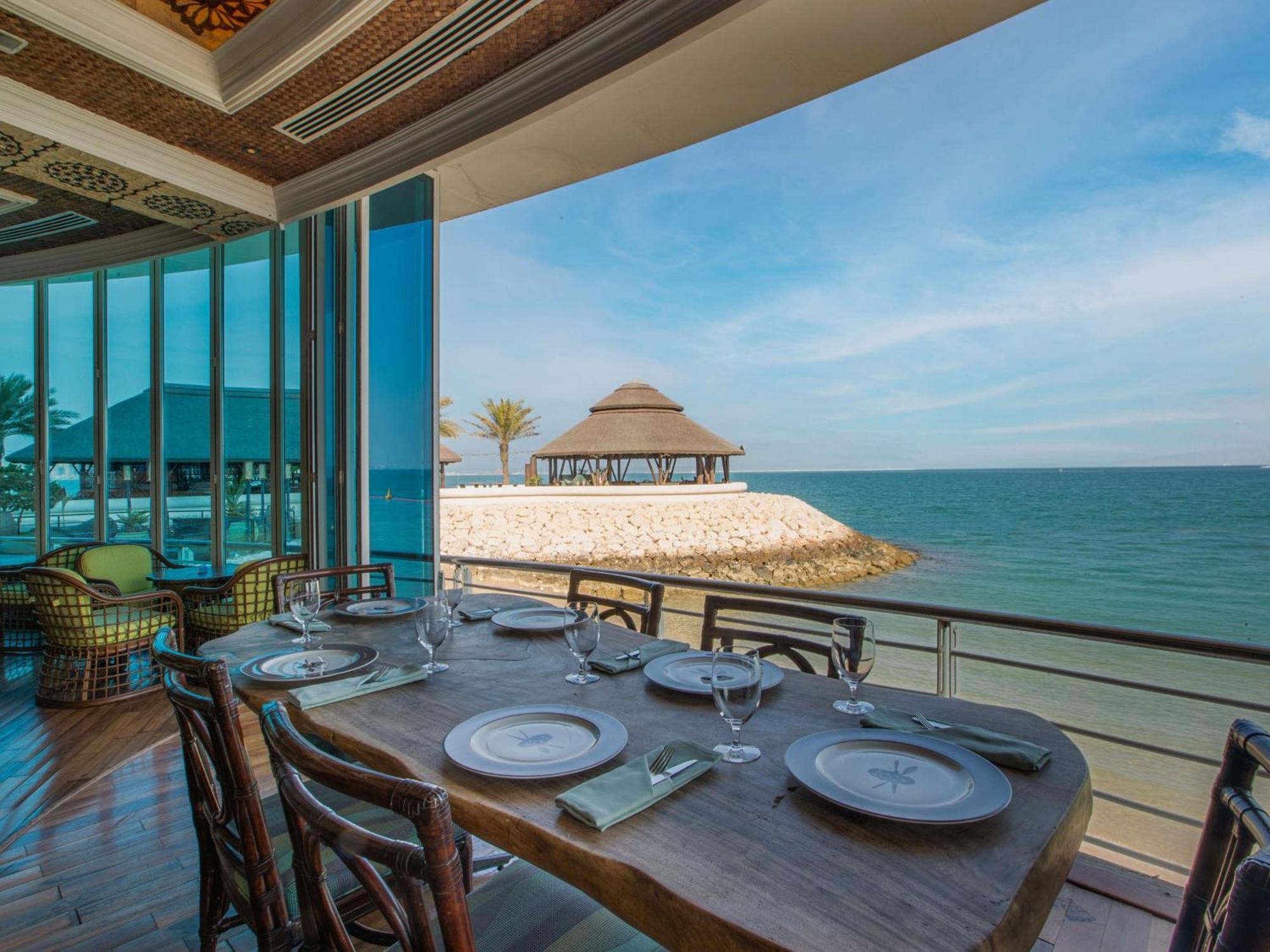 Отель Hilton Доха Экстерьер фото The Beach Club
